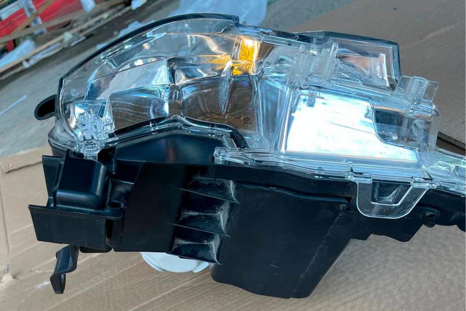 Toyota Land Cruiser 200 2007-2021 Faros delanteros 2016+ (Standard, usados) Foto 12