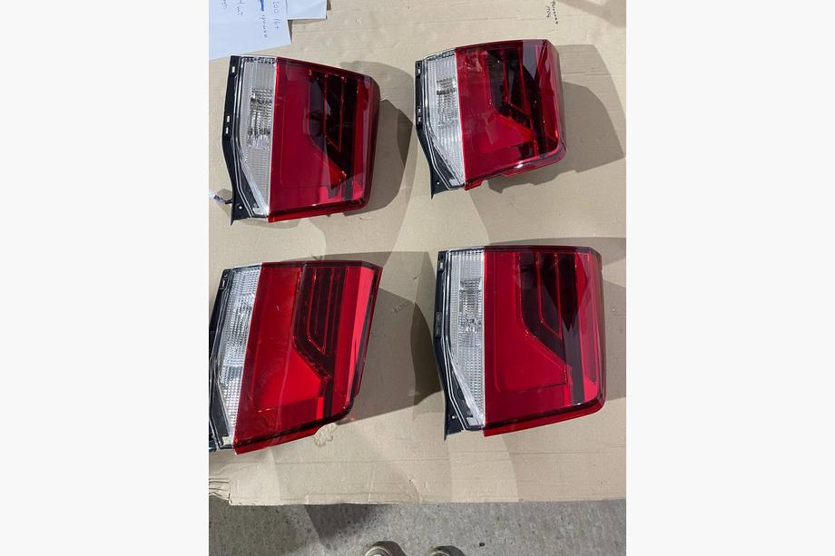 Toyota Land Cruiser 200 2007-2021 Liquidación piloto trasero interior izquierdo 2016-2021 (estándar OEM) (para tapa del maletero) (agrietado) Foto 6