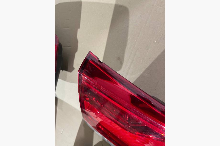 Toyota Land Cruiser 200 2007-2021 Liquidación piloto trasero interior izquierdo 2016-2021 (estándar OEM) (para tapa del maletero) (agrietado) Foto 3
