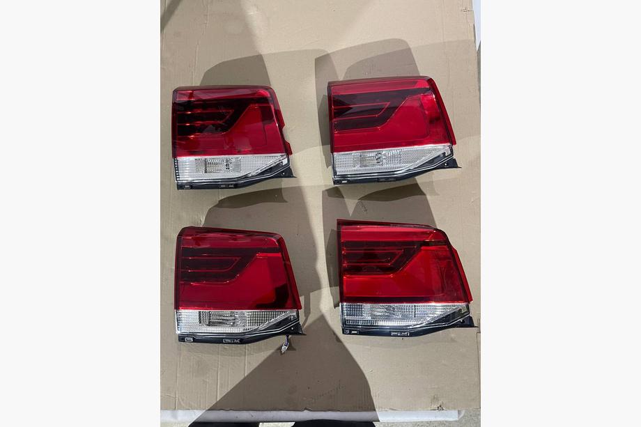 Toyota Land Cruiser 200 2007-2021 Liquidación piloto trasero interior izquierdo 2016-2021 (estándar OEM) (para tapa del maletero) (agrietado) Foto 1