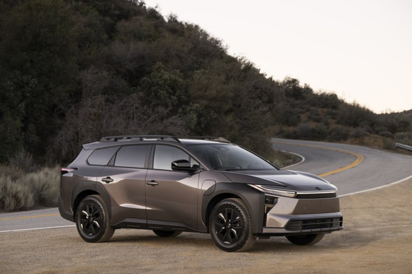 Prueba del Toyota bZ Woodland 2026: SUV crossover eléctrico off-road para la aventura Foto 2