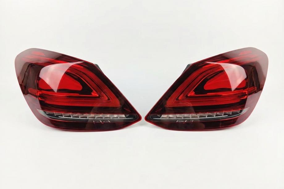 Mercedes C-class W205 2014-2021 Pilotos traseros 2026-Design (2 uds) Image