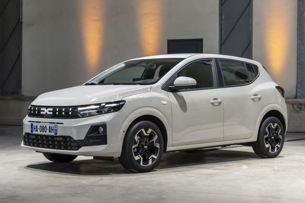 Prueba del Dacia Sandero: hatchback urbano asequible con diseño обновлен