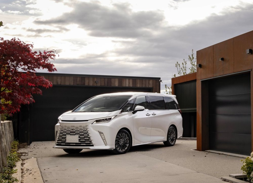 Lexus LM 500h: miniván híbrido de lujo para transporte VIP