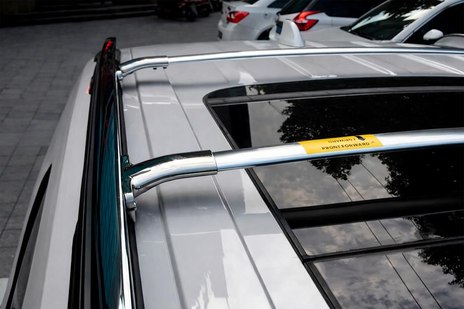 Ford Explorer 2011-2019 Barras transversales de techo para raíles integrados OEM (2016-2019, 2 uds.) Cromo Foto 2