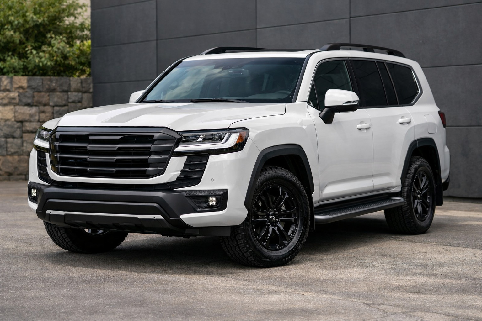 Qué instalar primero en un Toyota Land Cruiser 300: estribos, parrilla o detalles