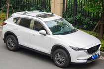 Mazda CX-5 2017–2025 Barras transversales de techo para raíles integrados OEM (2 uds) foto 2
