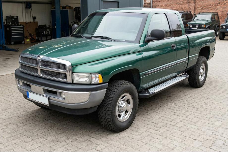 Dodge RAM (BR/BE) 1994–2002 Estribos laterales Allmond Grey (2 uds., aluminio) Foto 1