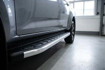 Isuzu D-Max 2019- Estribos laterales Fullmond (2 uds., Aluminio) foto 1