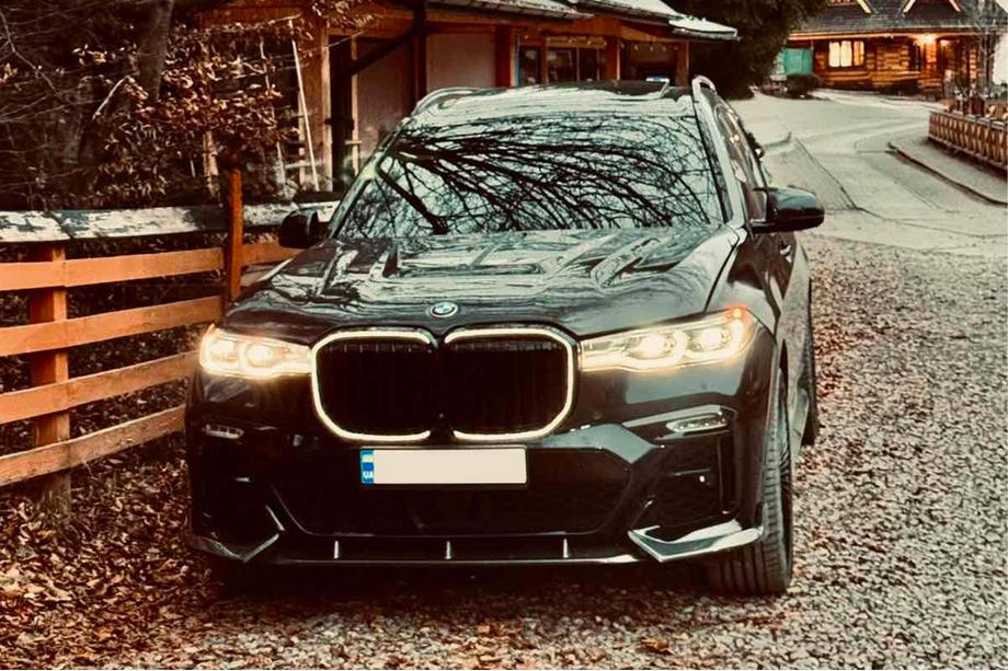 BMW X7 G07 2019- Parrillas tipo riñón M-Look LED (2019-2022, negro brillo) Foto 5