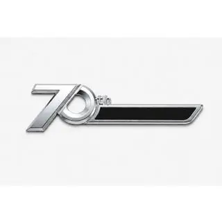 Emblema inscripción 70 años Toyota