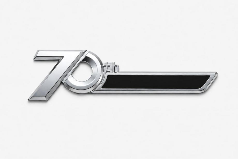 Toyota Emblema inscripción 70 años Toyota Image