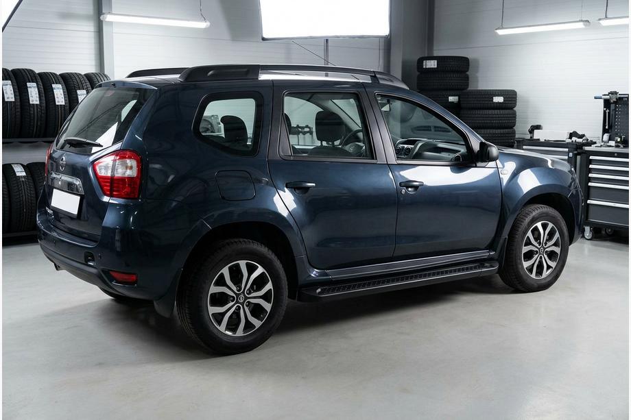 Nissan Terrano 2014- Estribos laterales Allmond Black (2 uds., Aluminio) Image