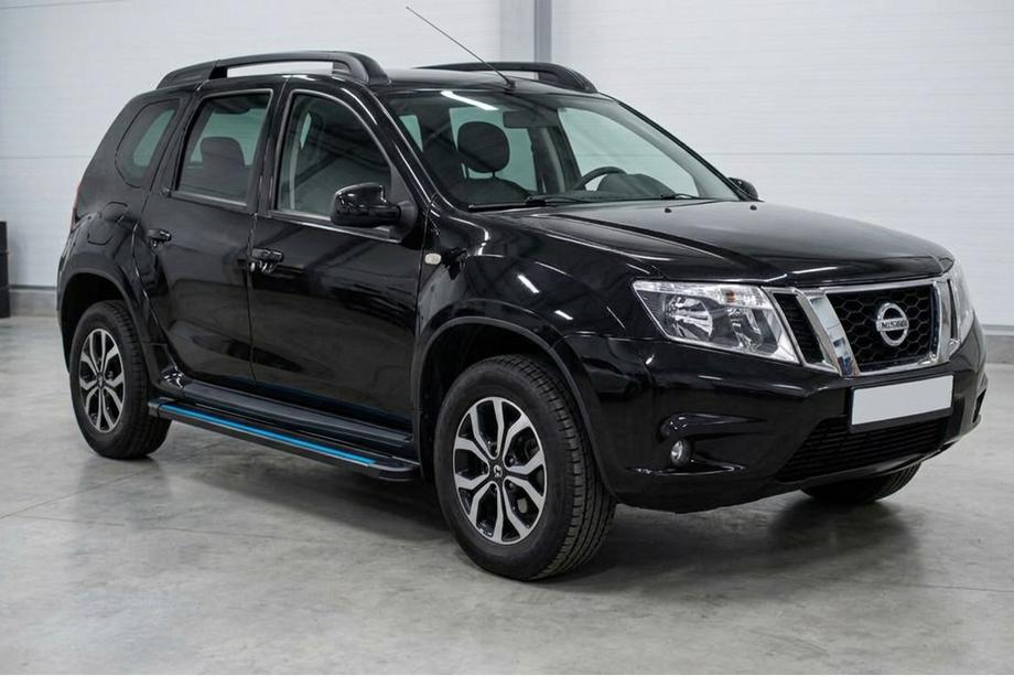 Nissan Terrano 2014- Estribos laterales Maya Blue (2 uds., Aluminio) Foto 1