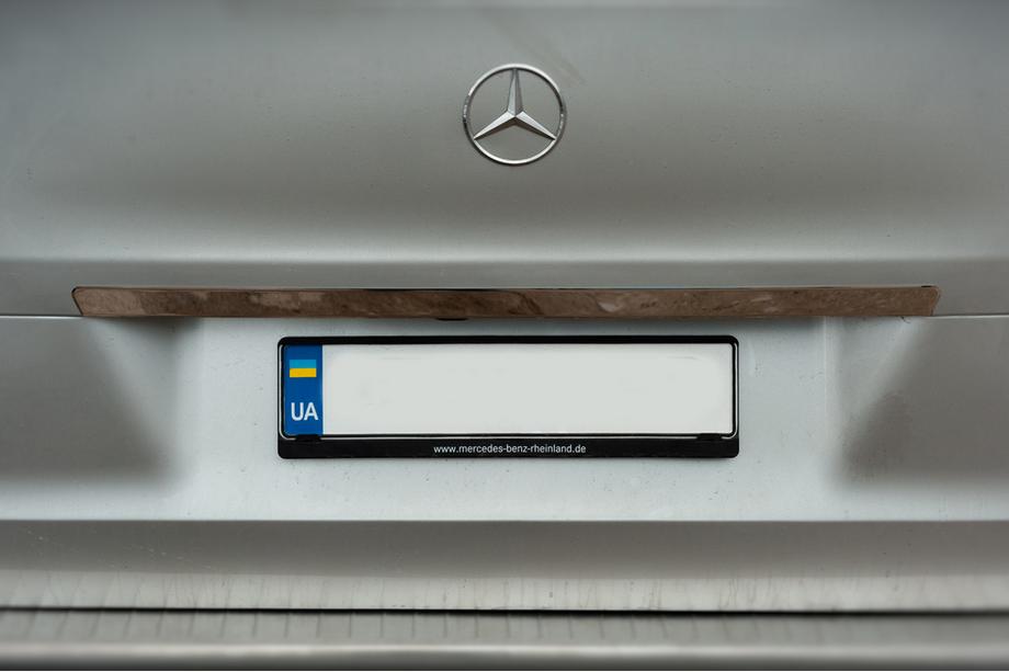 Mercedes Vito/V-class W447 2014- Moldura ancha de acero inoxidable sobre la matrícula Image