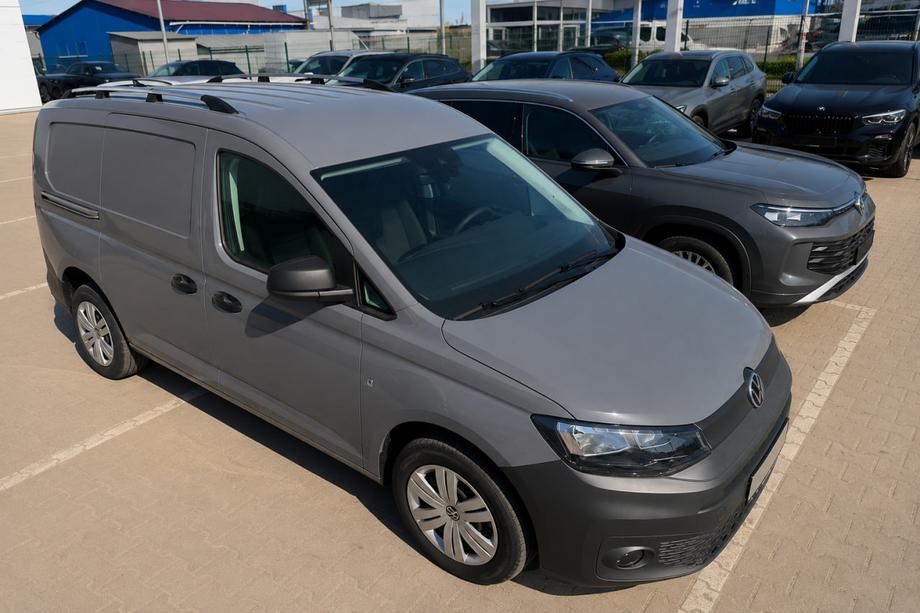Volkswagen Caddy 2020- Barras longitudinales de techo cromadas (diseño turco) Base Maxi, Pies de Plástico Foto 3