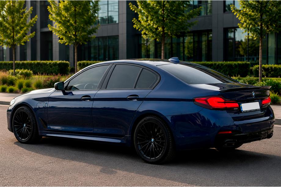 BMW Serie 5 G30/G31 2017–2023 Pilotos traseros estilo LCI (2017-2020, se venden por unidad) Interior derecho (en la tapa del maletero) Foto 5