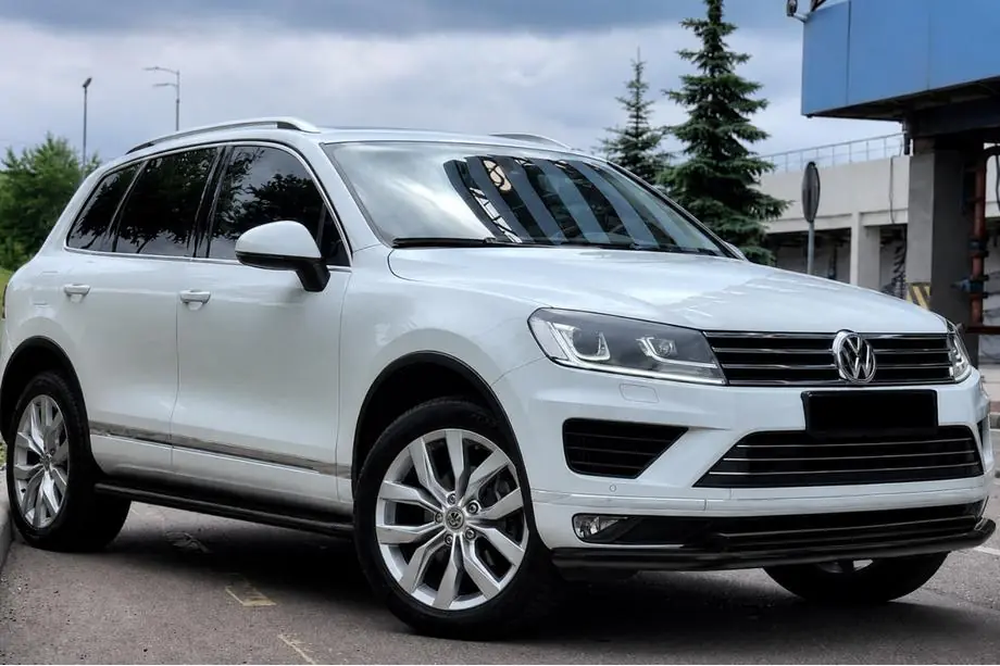 Volkswagen Touareg 2010-2018 Defensa delantera ST014 Black (acero inoxidable) Image