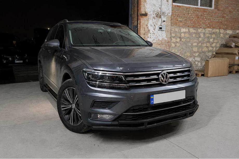 Volkswagen Tiguan 2016-2023 Defensa delantera ST016 Black (acero inoxidable) Foto 1