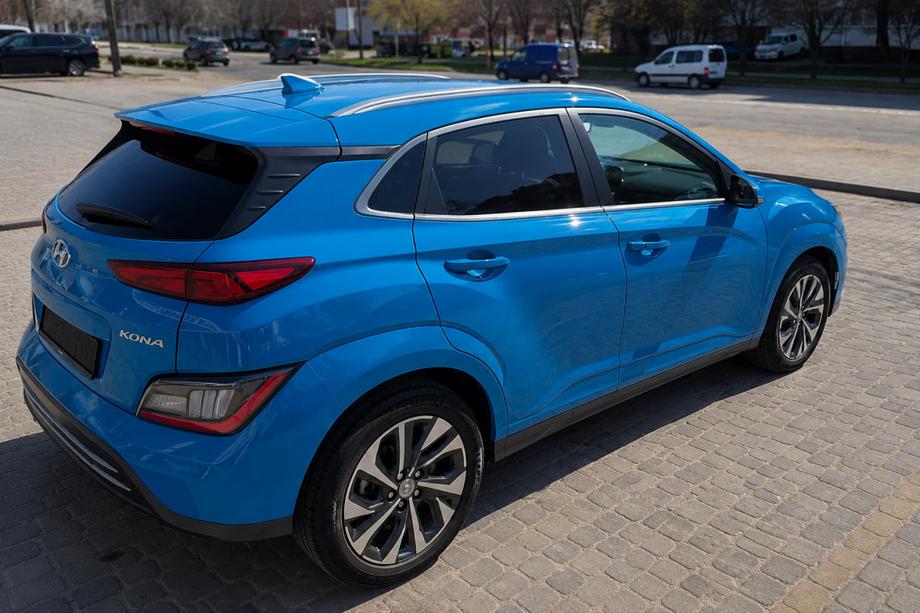 Hyundai Kona 2017-2023 Barras longitudinales de techo OEM grises (Aluminio, instalación con adhesivo) Foto 3