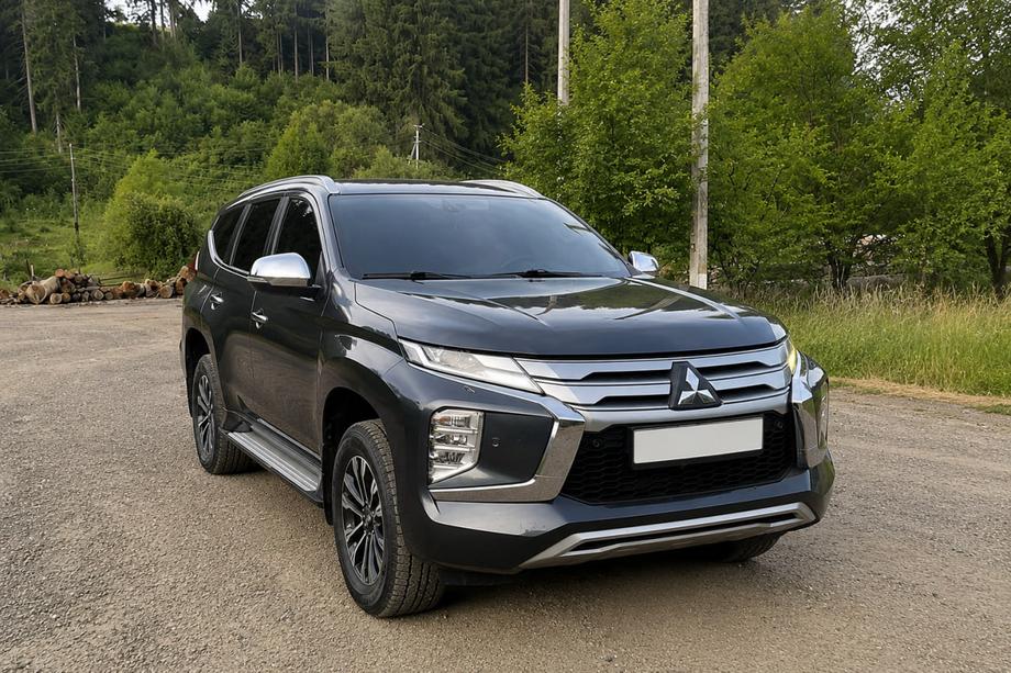 Mitsubishi Pajero Sport 2015- Barras longitudinales de techo integradas grises OEM (2019-, Aluminio) Foto 3