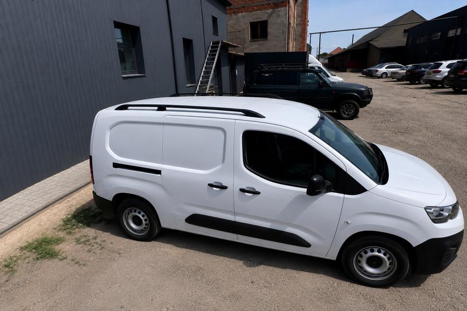 Citroen Berlingo/Multispace 2018- Rieles de techo negros (diseño turco) Estándar, pies de plástico Image