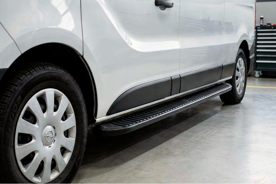 Renault Trafic 2015- Estribos Laterales Tayga Black (2 uds., Aluminio) Image
