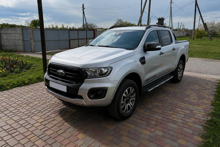 Ford Ranger 2011–2022 Barras longitudinales de techo OEM negras (plástico ABS, instalación adhesiva) Image