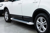 Nissan Qashqai 2014-2021 Estribos Laterales Allmond White (2 uds., Aluminio) foto 1