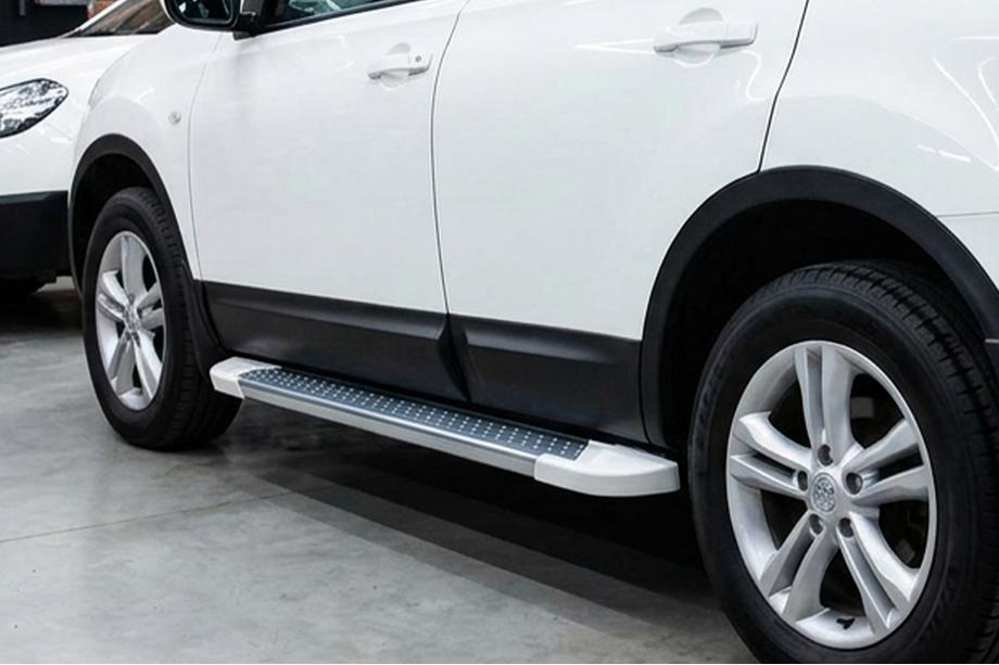 Nissan Qashqai 2014-2021 Estribos Laterales Allmond White (2 uds., Aluminio) Image