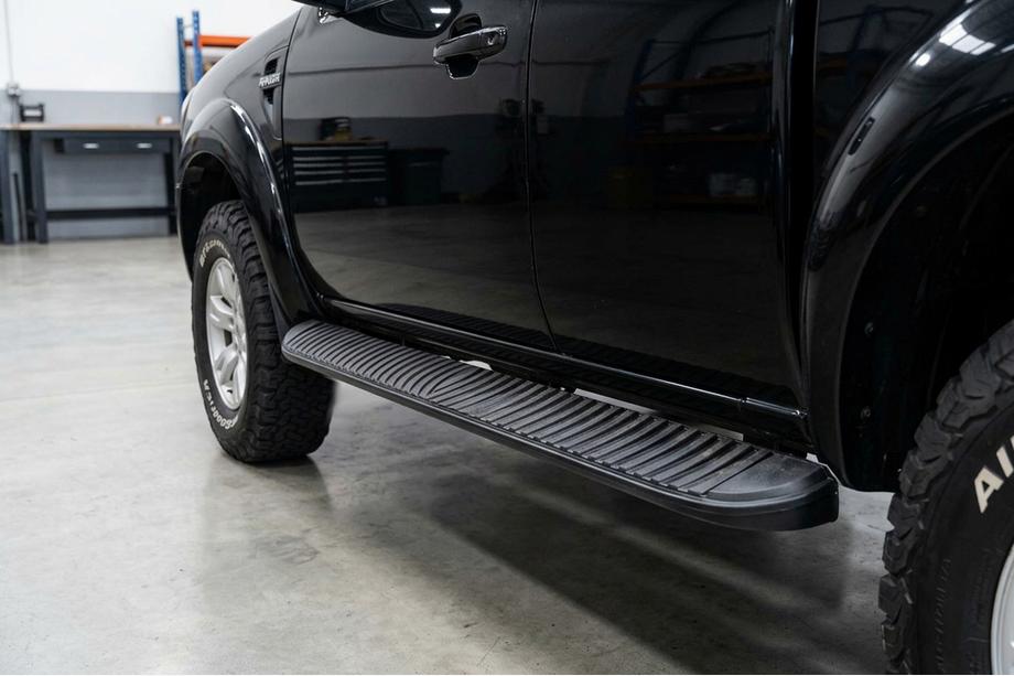 Mazda BT-50 2007-2012 Estribos Laterales Tayga Black (2 uds., Aluminio) Foto 1