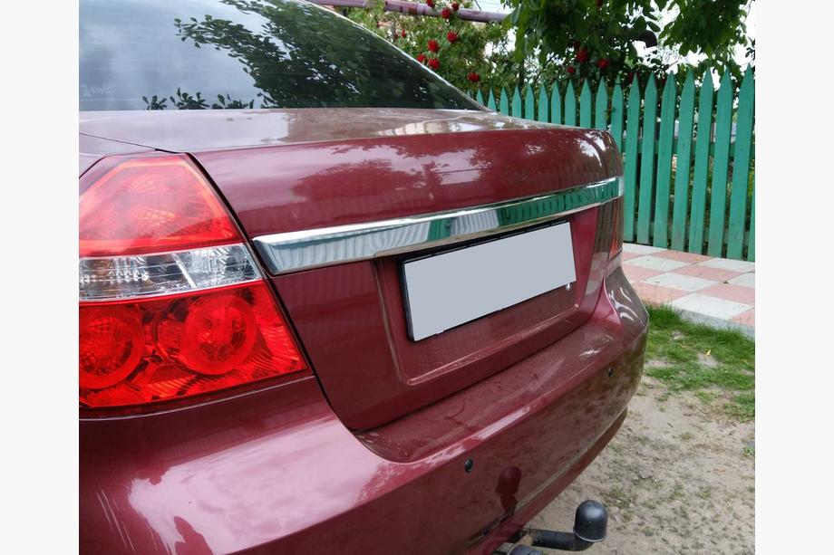 Chevrolet Aveo T250 2005-2011 Moldura Trasera Acero Inoxidable Foto 2
