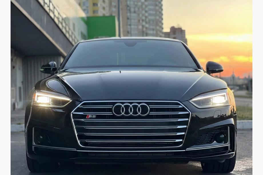 Audi A5 2016-2025 Parrilla delantera S-style (2016-2019, con cromado) Image
