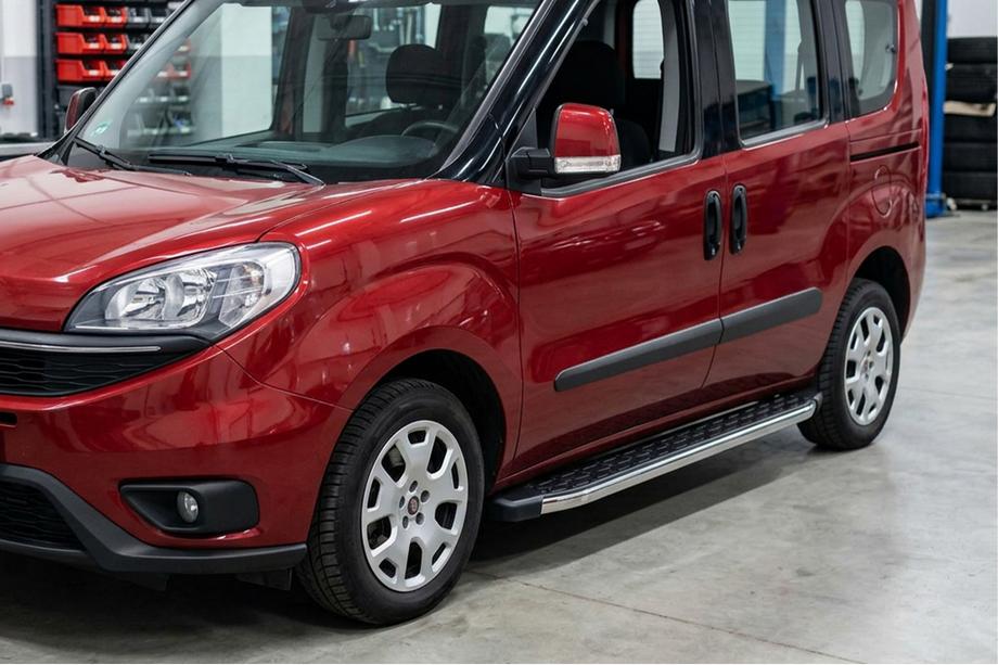 Fiat Doblo II 2010-2022 Estribos Laterales BlackLine (2 uds, Aluminio) Image