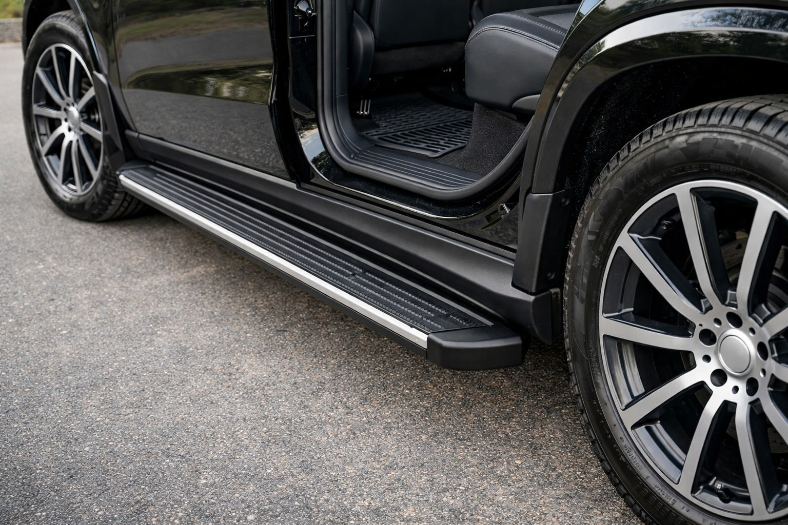 Mercedes GLS X167: Accesorios para mantener limpios los umbrales y facilitar el acceso