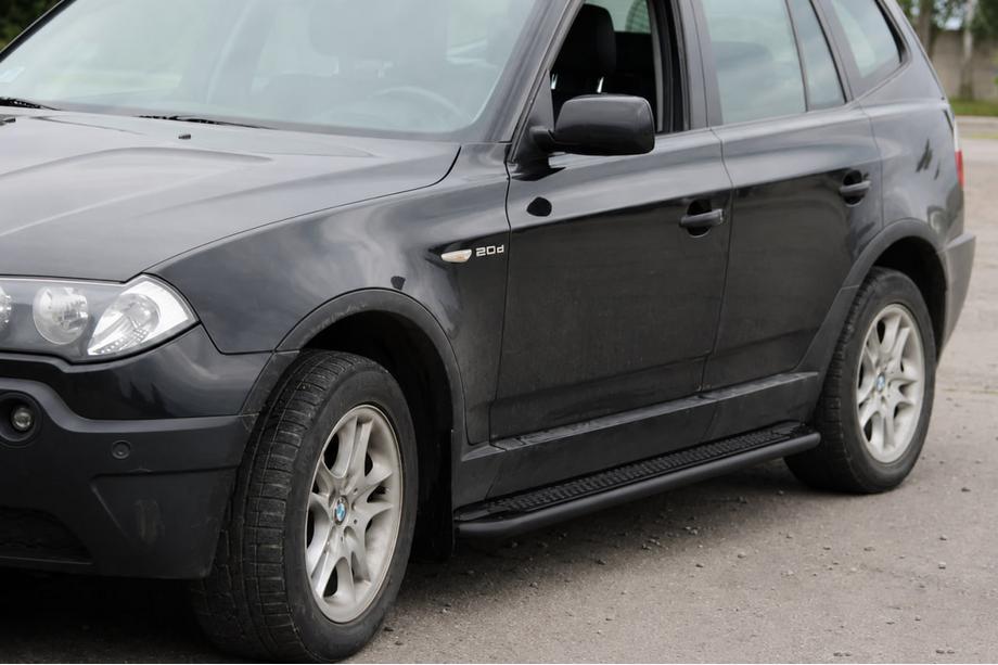 BMW X3 E83 2003-2010 Estribos laterales KB001 Black (acero inoxidable) Foto 1