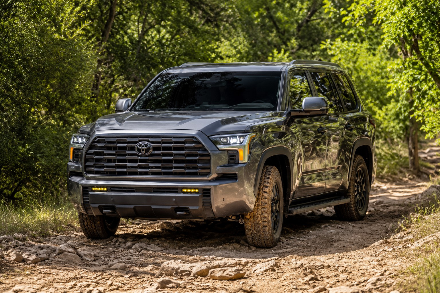 Toyota Sequoia 2027 recibe restyling y paquete off-road Trailhunter de fábrica