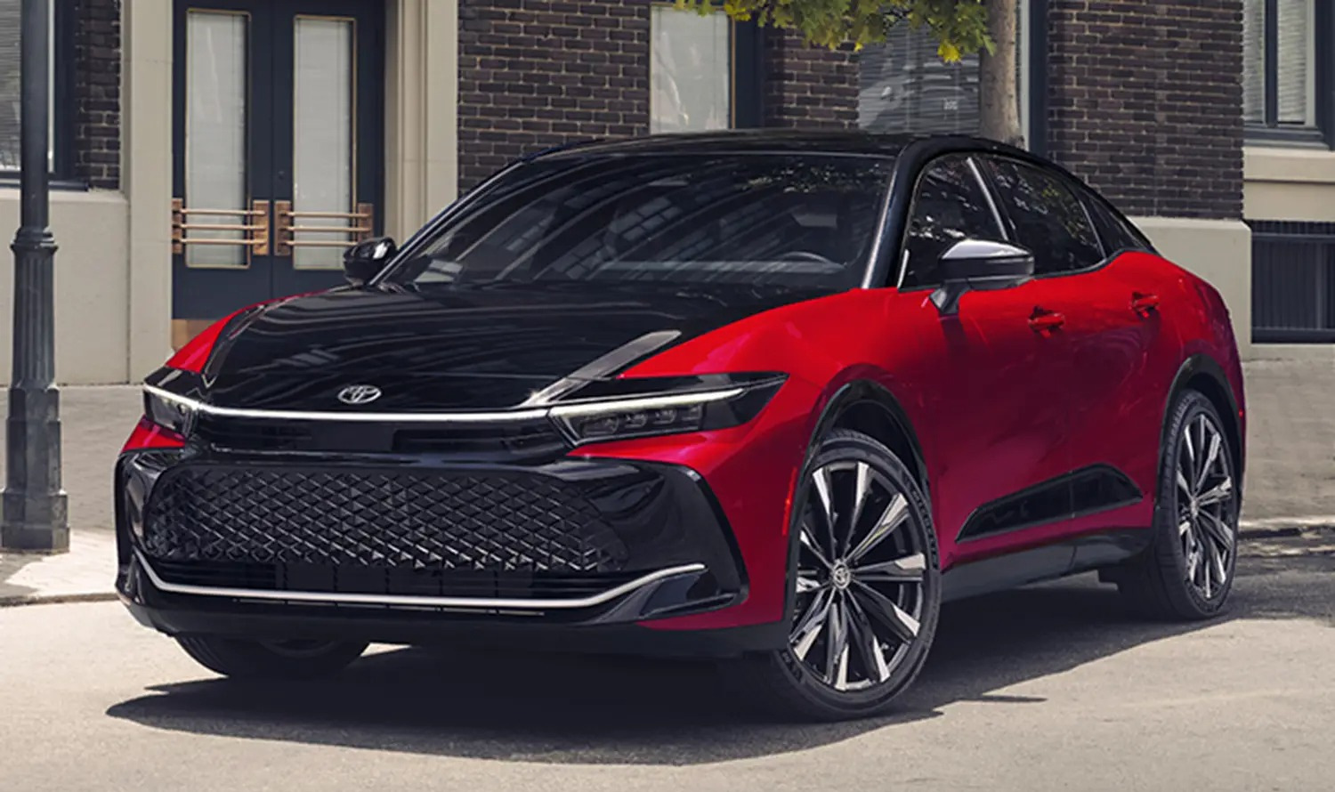 Toyota Crown 2027: nuevo híbrido THS 5, tracción total y diseño actualizado