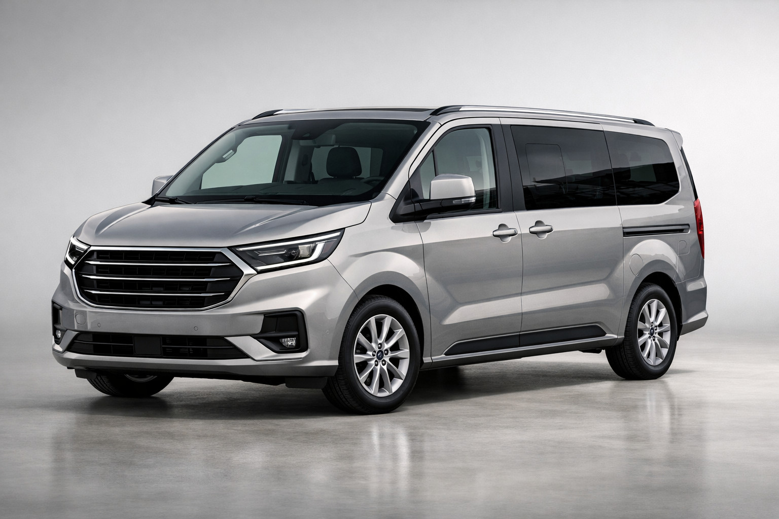Análisis del Ford Tourneo Custom 2024: monovolumen moderno para negocio y familia