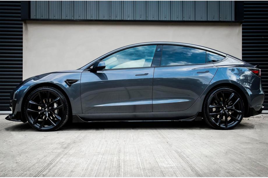 Tesla Model 3 2017- Extensiones de faldones laterales Fast (para 2017-2023) Image