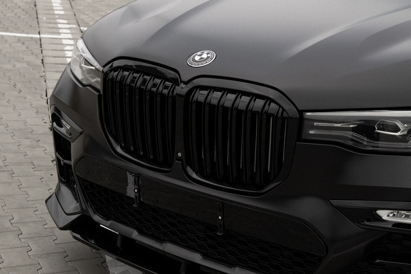 De BMW X7 G07 de serie a M-Sport: trabajos y resultado Foto 1