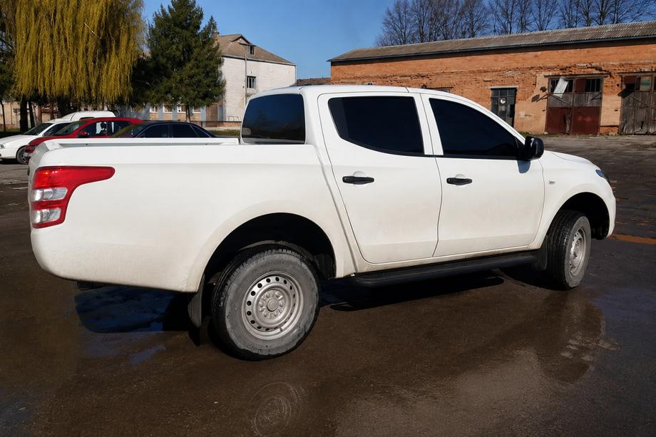 Fiat Fullback 2016- Estribos laterales Premium (2 uds., acero inoxidable) Black Image