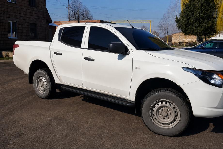 Fiat Fullback 2016- Estribos laterales Premium (2 uds., acero inoxidable) Black Ø60 Foto 2