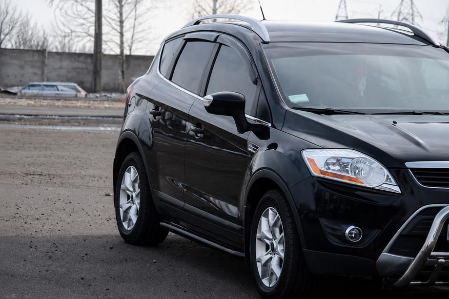 Ford Kuga 2008-2013 Estribos laterales Premium (2 uds., acero inoxidable) Black 60 mm Image
