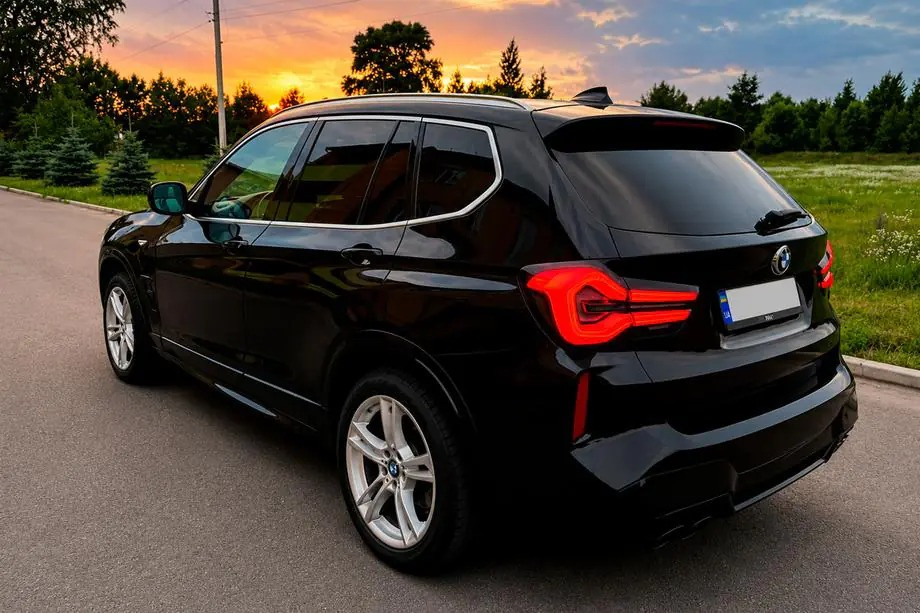 BMW X3 F25 2011–2018: instalación del kit de restyling estilo X3M F97 2024