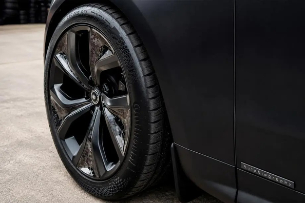 Actualización del Range Rover Sport 2025: montaje de llantas de aleación Foto 3