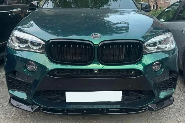 Tuning del BMW X5 F15: carcasas de espejo, spoiler y lip delantero Foto 1