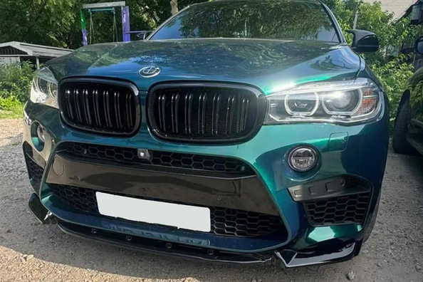 Tuning del BMW X5 F15: carcasas de espejo, spoiler y lip delantero Foto 11