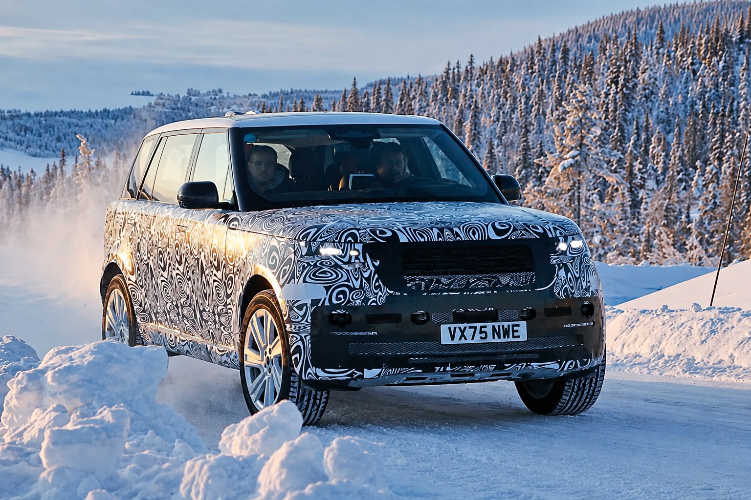 Range Rover Sport Electric 2027: primeras fotos del prototipo, datos y fecha de estreno