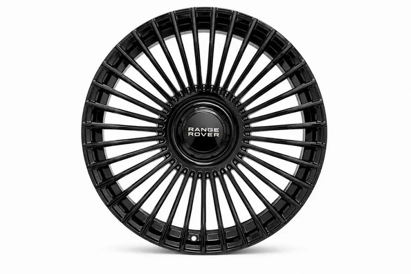 Range Rover L460 2021–: instalación de llantas forjadas HF-8 Black R22 — nuestro trabajo Foto 4